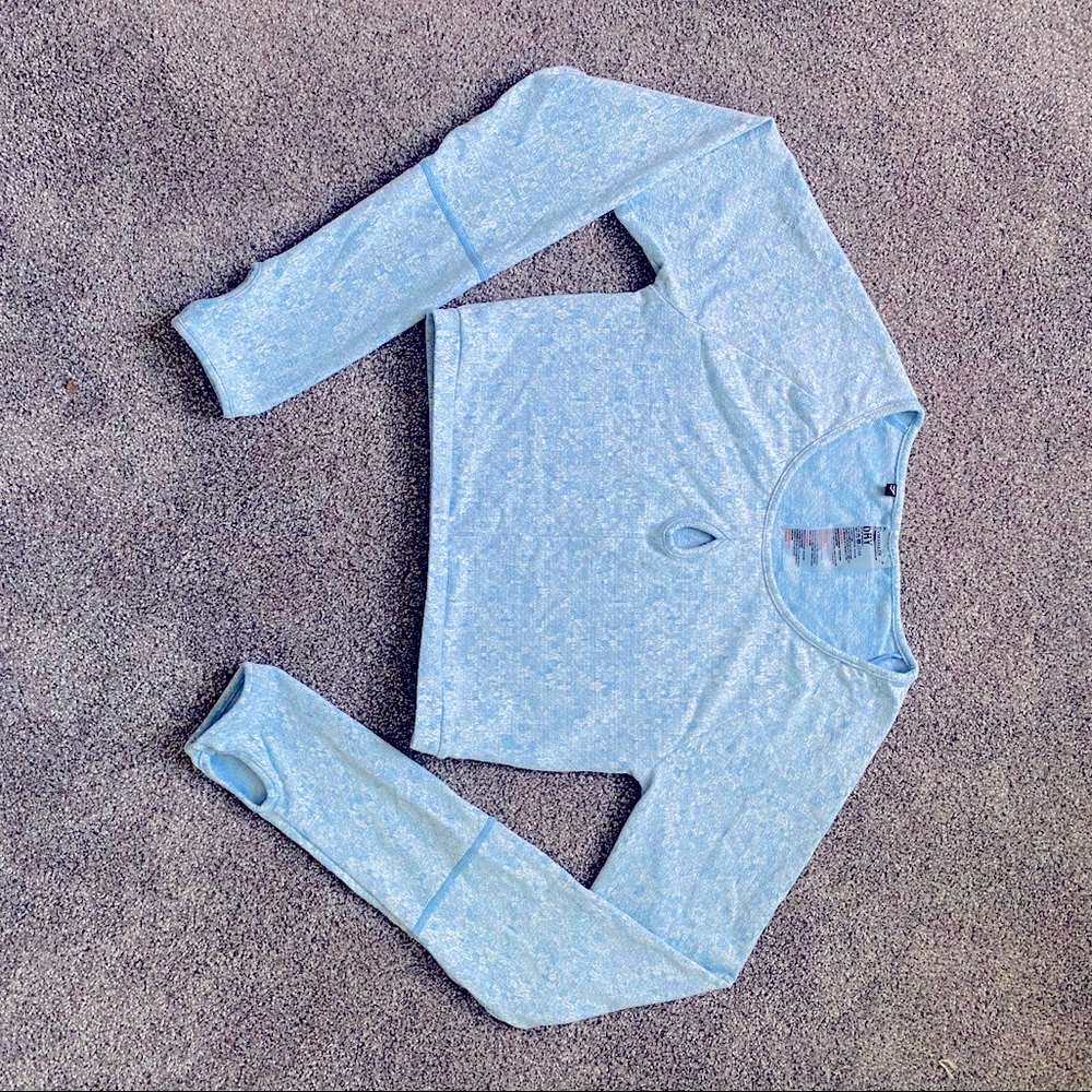 NWOT. Gym Shark Workout Long Sleeve Crop Top.